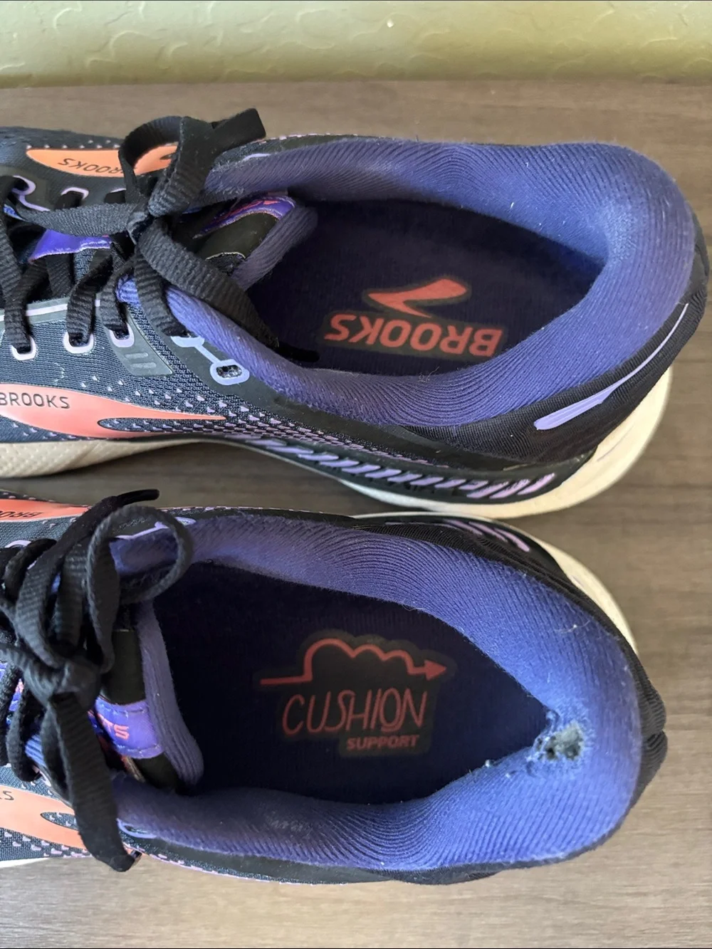 Brooks Adrenaline GTS 22 Road Running Black Purple Peach Sneakers Size 10.5